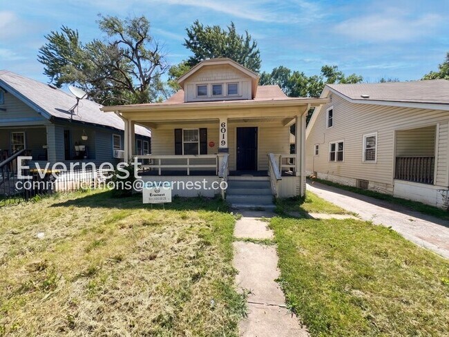 Building Photo - 3 Bed/1 Bath Home with Fenced Yard / Pet-Friendly / Vouchers Accepted / Coming Soon!