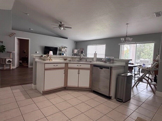 Building Photo - 1004 Chateau Cir