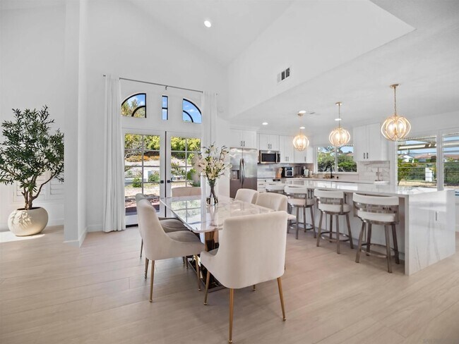 Building Photo - 11748 Via Chona