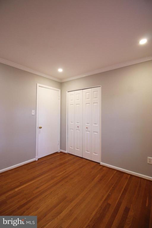 Building Photo - 102 Yeonas Dr SE