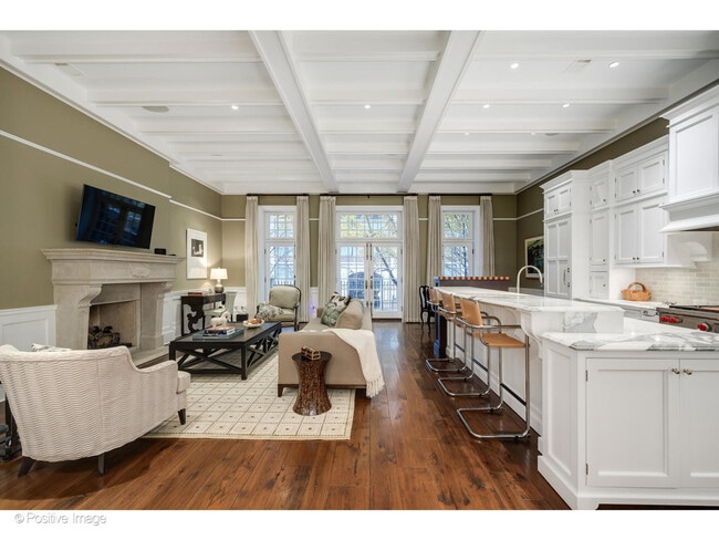 Building Photo - 446 W Huron St