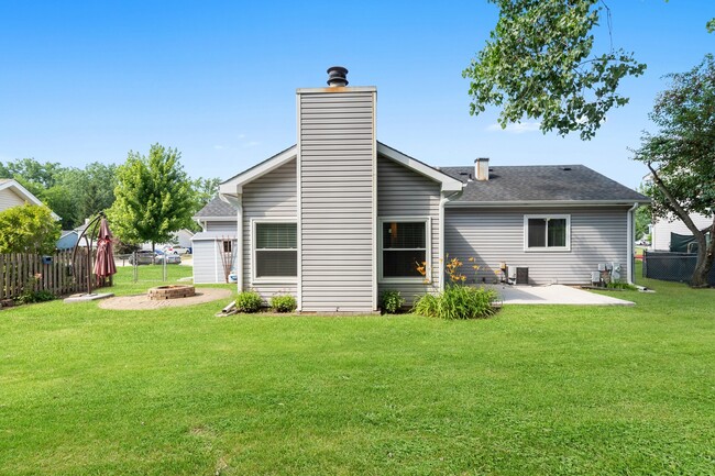 Building Photo - 939 Shorewood Dr