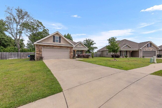 Building Photo - "Charming 3-Bedroom Home with 2 Full Baths...