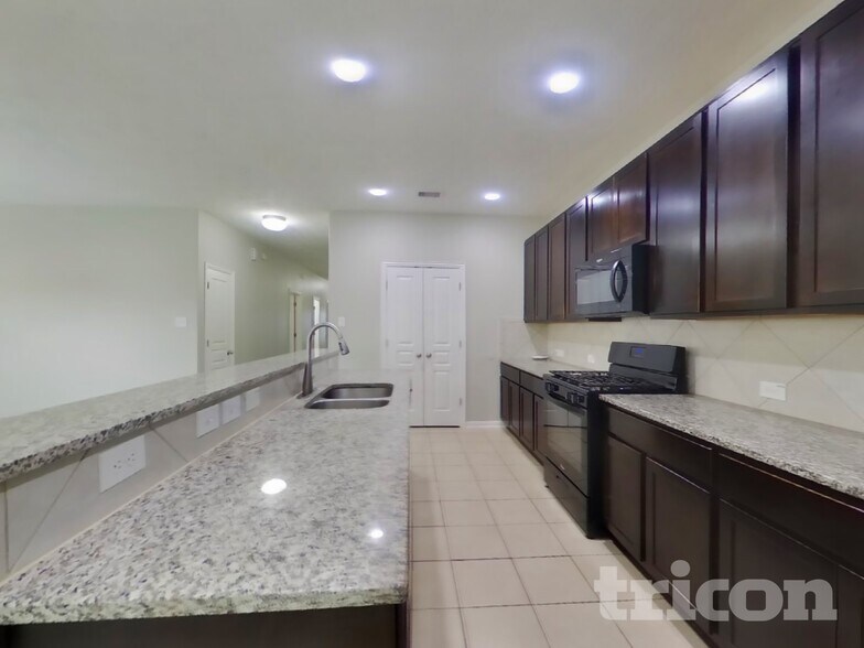 Building Photo - 210 Pequin Rd