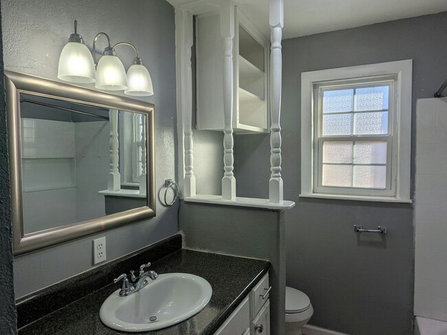 Building Photo - 1116 Etta