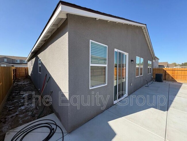 Building Photo - 4008 W Babcock Ave