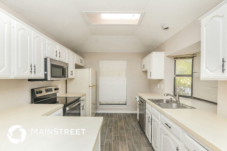 Building Photo - 2206 Mediterranean Ave