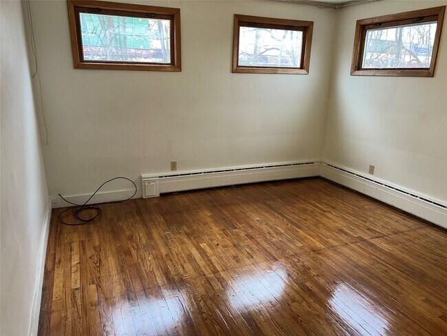 Building Photo - 4 Erie St