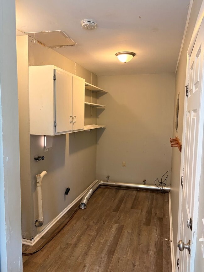 Building Photo - South Side-  4Bed/2 Bath Home