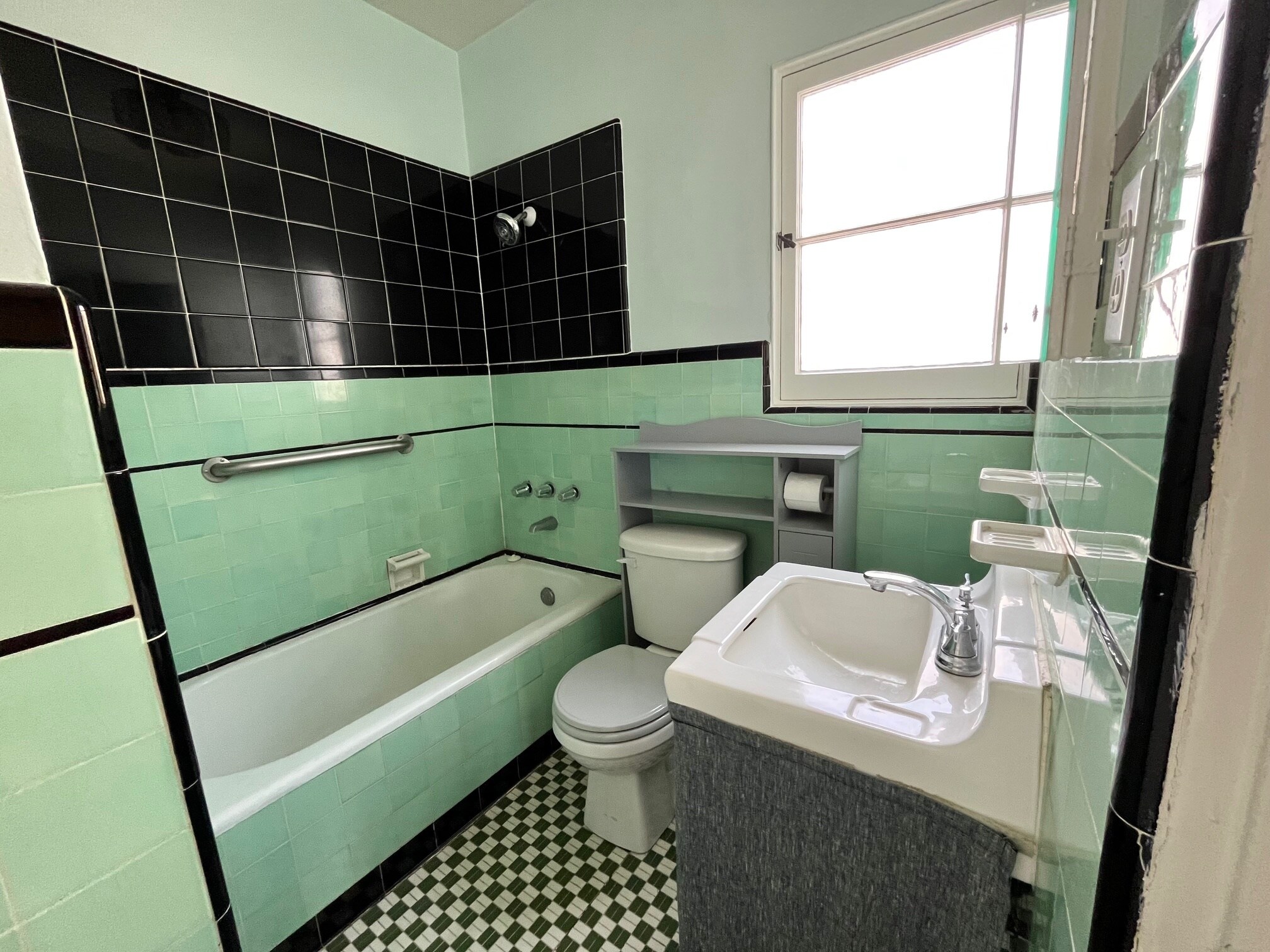 Bathroom shower - 1617 California Ave