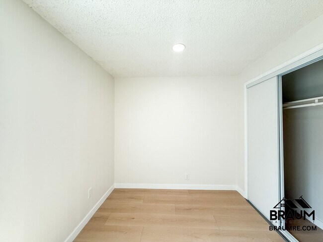 Building Photo - 5461 Kester Ave