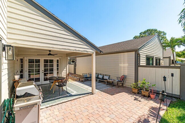 Building Photo - 2579 Bedford Mews Dr