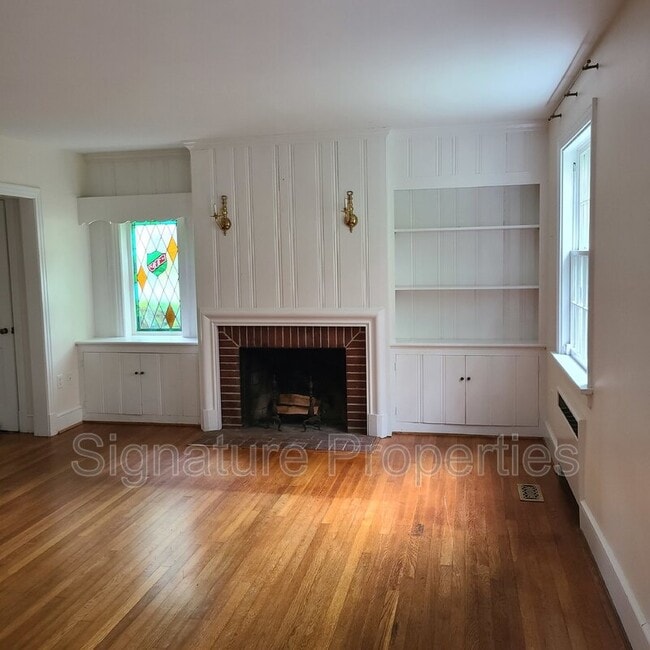 Building Photo - 4643 Stuart Ave