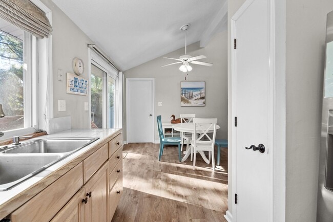 Building Photo - 505 Plantation Dr