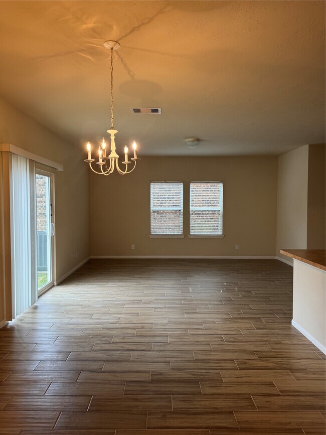 Building Photo - 8127 Almera Falls Dr