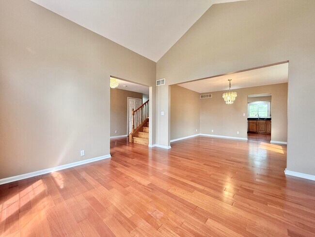 Building Photo - 2636 Shefman Terrace