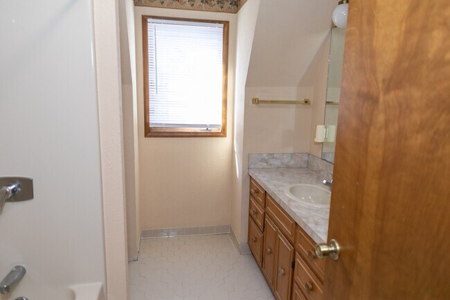 Building Photo - 5156 Mineral Springs Mountain Ave