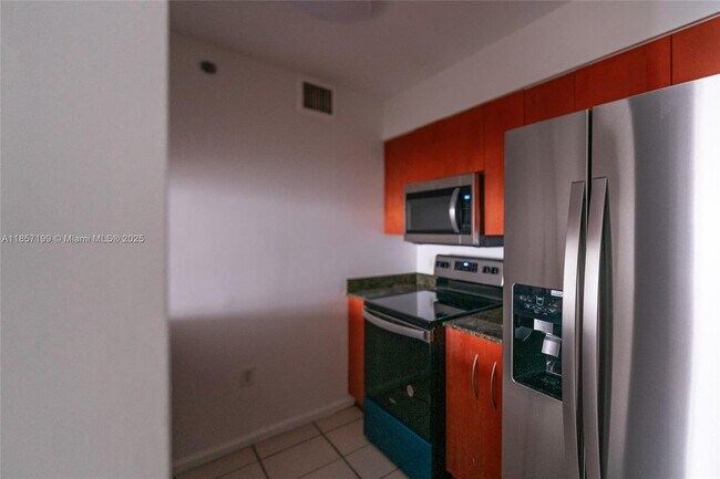 Building Photo - 1200 Brickell Bay Dr