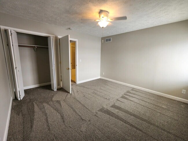 Building Photo - 1500 Dustin Dr