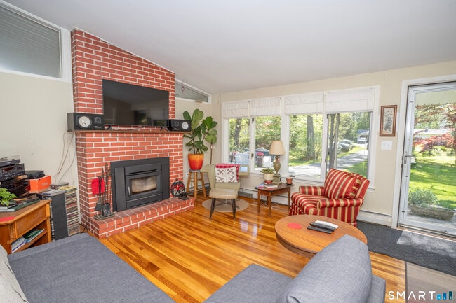Building Photo - 18 Cedarwood Ln