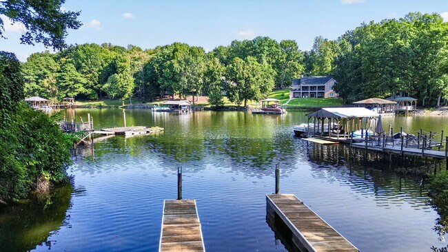 Building Photo - 151 Seagrove Ln