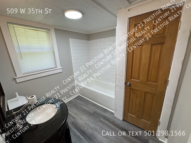 Building Photo - 509 W 35th St