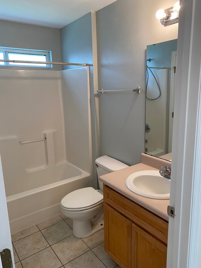 Building Photo - 97 Bass St