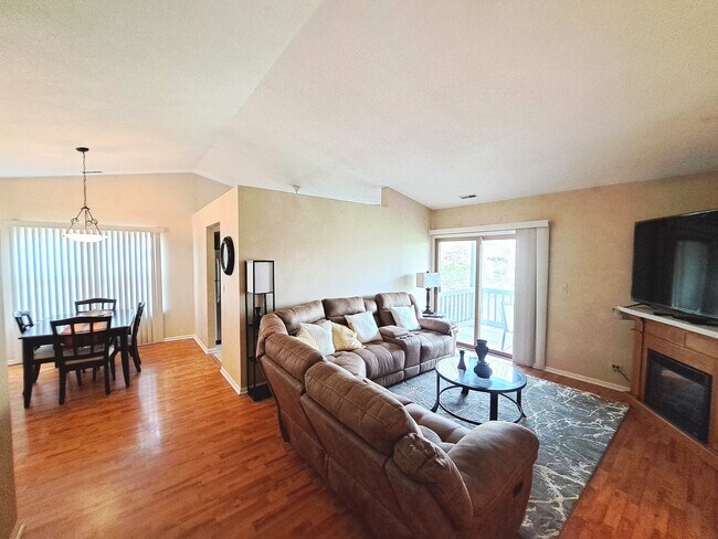 Building Photo - 216 Stoneybrook Ln