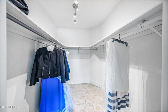 Building Photo - 7940 E Camelback Rd