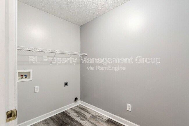 Building Photo - 5551 Ainsley Dr