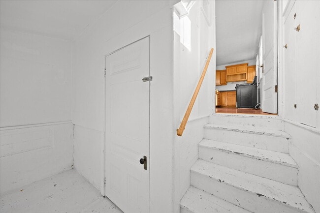 Building Photo - "Charming 3-Bed Haven with Hardwood Floors & 2 Full Baths in St. Louis!"  Hazelwood Schools.  Sec...