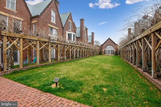 Building Photo - 115 N Lee St