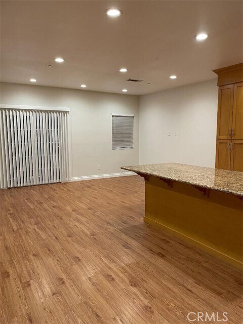 Building Photo - 926 W La Jolla St