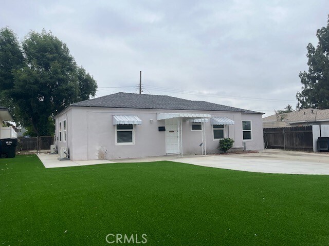 Building Photo - 688 Bridwell St W