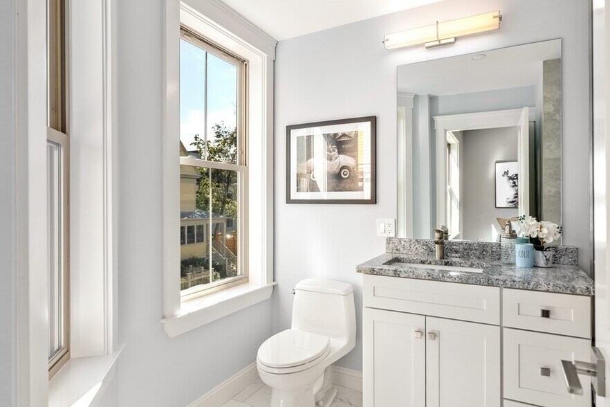 Building Photo - 14 Rutland St