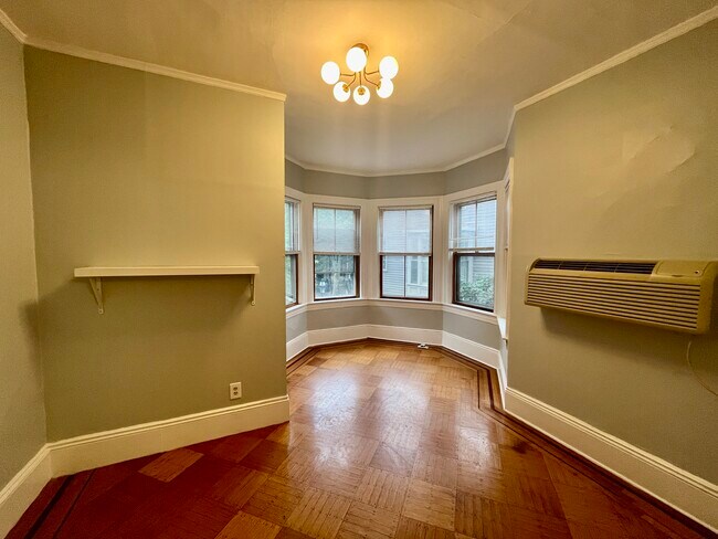 Building Photo - 300 Benefit St