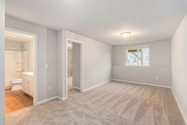 Building Photo - 4394 Pine Creek Dr