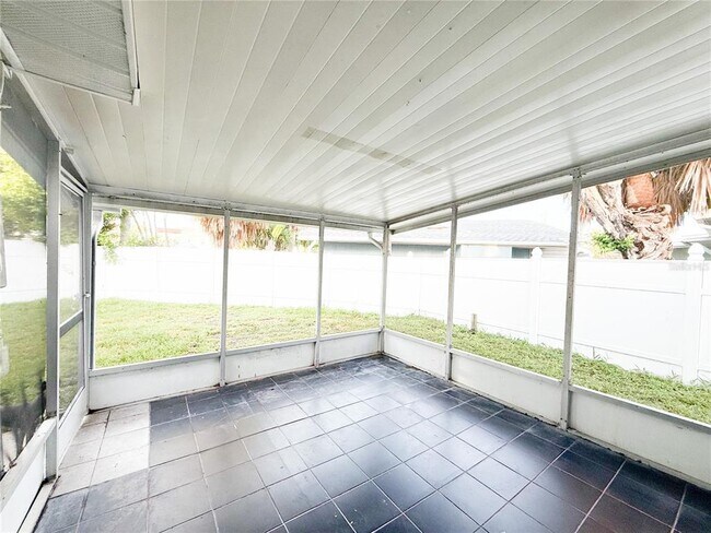 Building Photo - 14000 Miramar Ave