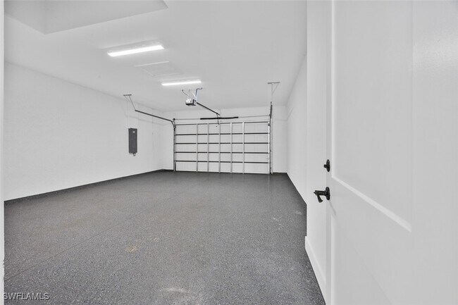 Building Photo - 1609 Nelson Rd N