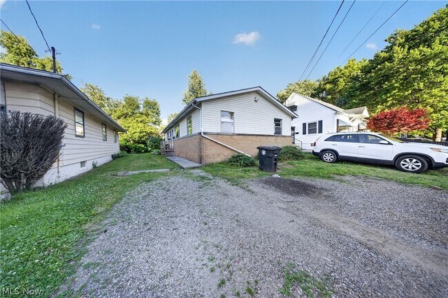 Building Photo - 1095 St Michaels Ave