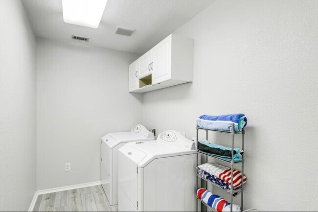 Building Photo - 602 Vogue Cove