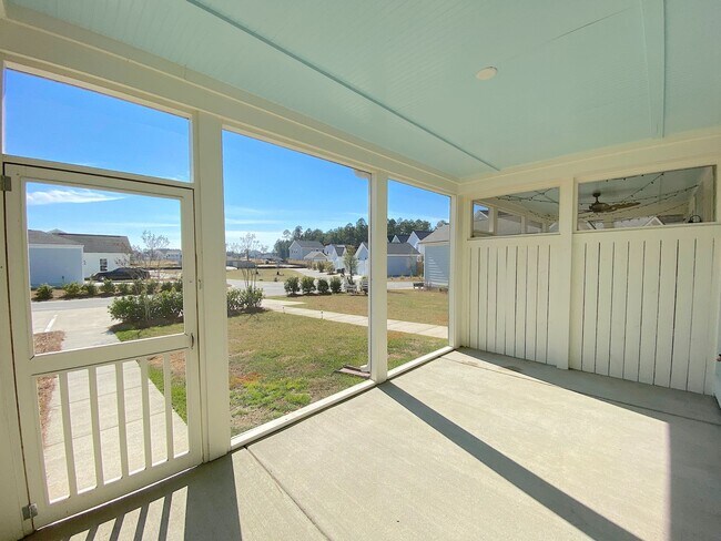 Building Photo - 354 Great Lawn Dr
