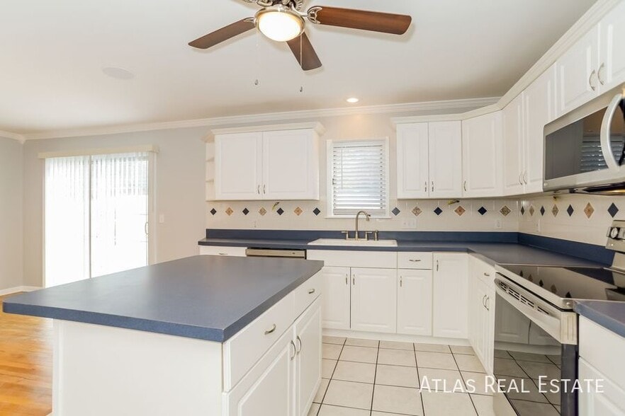 Building Photo - 9137 Switzer St