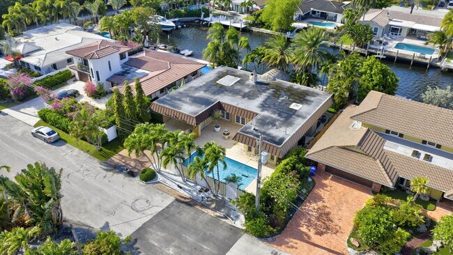 Building Photo - 2213 NE 16th St