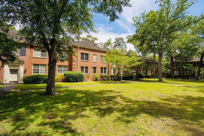 Building Photo - Renovated 1-Bedroom Condo in Heathwood Cou...