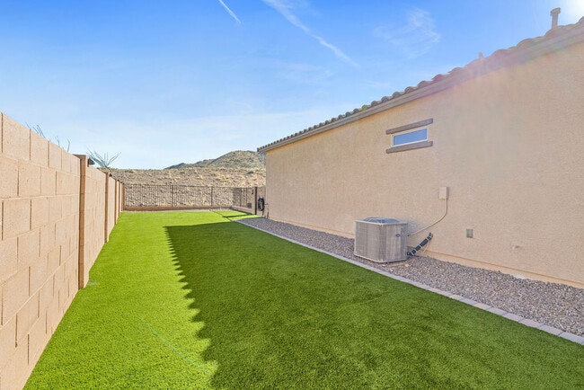 Building Photo - 17617 S Ridgerunner Dr