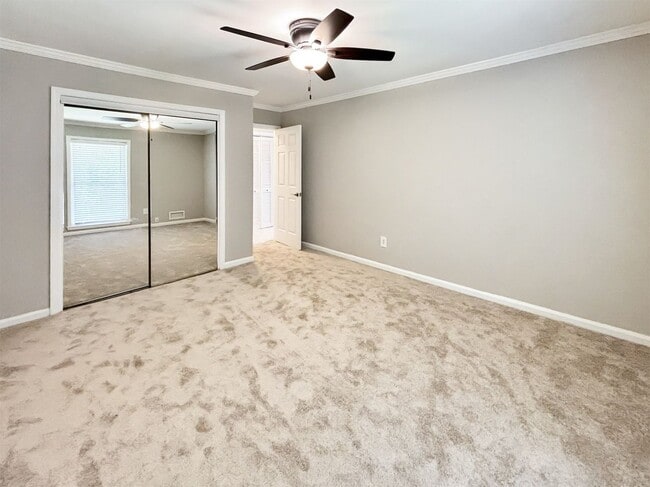 Building Photo - 5030 Meadow Ln