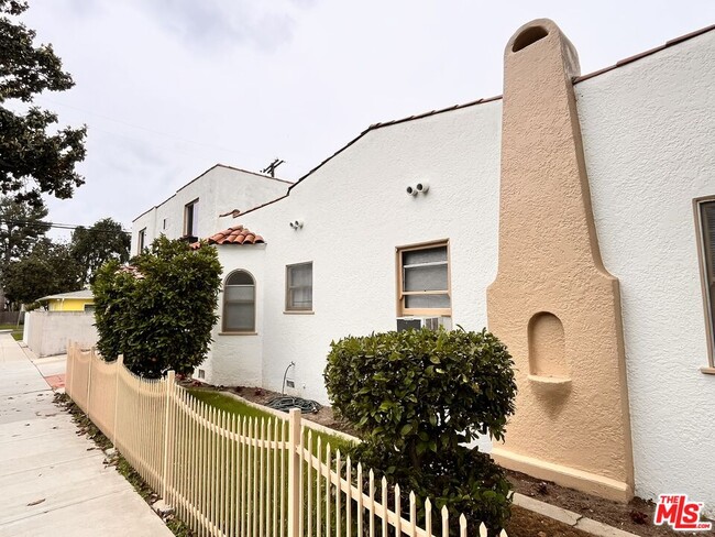 Building Photo - 496 E 52nd St