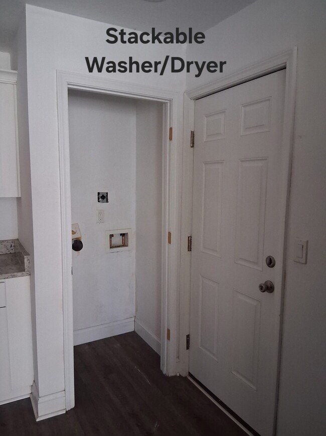 Building Photo - 1065 Winthrop St