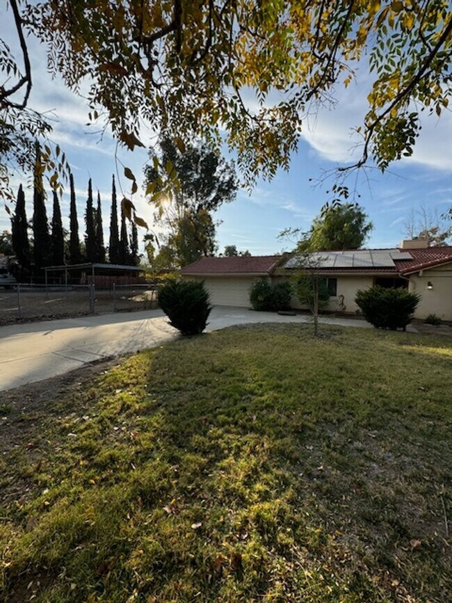 Building Photo - Beautiful Home in the Heart of Hemet